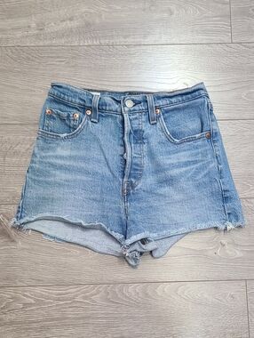 Levis ribcage Denim Jean shorts size 26